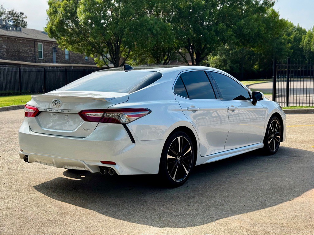 2019 Toyota Camry Image 3
