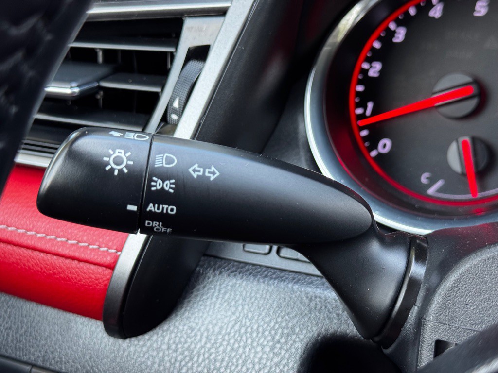 2019 Toyota Camry Image 16