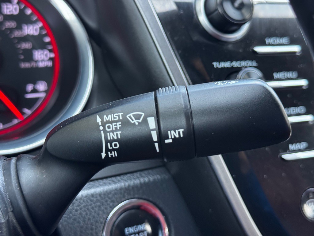 2019 Toyota Camry Image 17