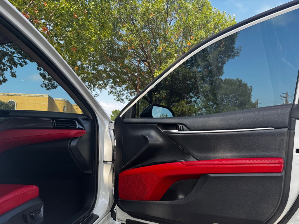 2019 Toyota Camry Image 30