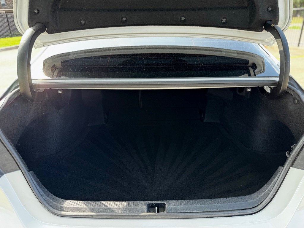 2019 Toyota Camry Image 32