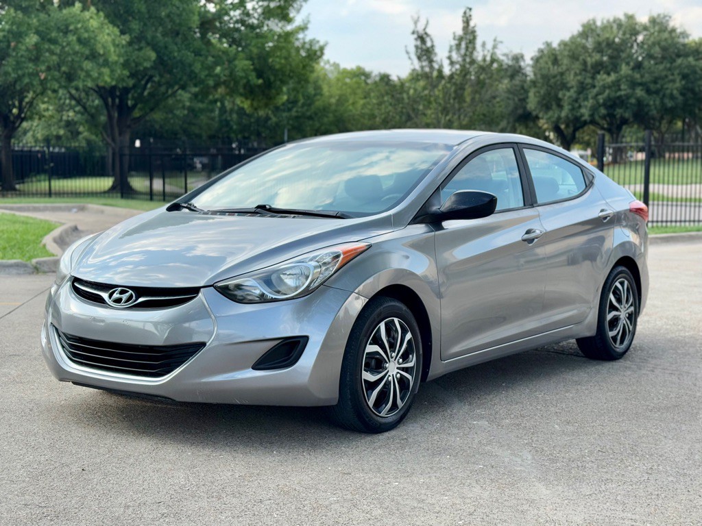 2012 Hyundai Elantra Image 1