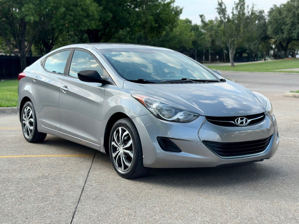 2012 Hyundai Elantra Image 2