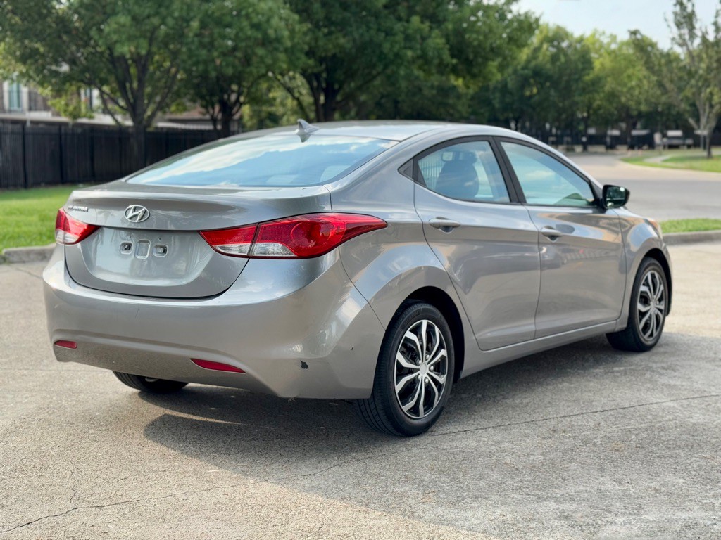 2012 Hyundai Elantra Image 3
