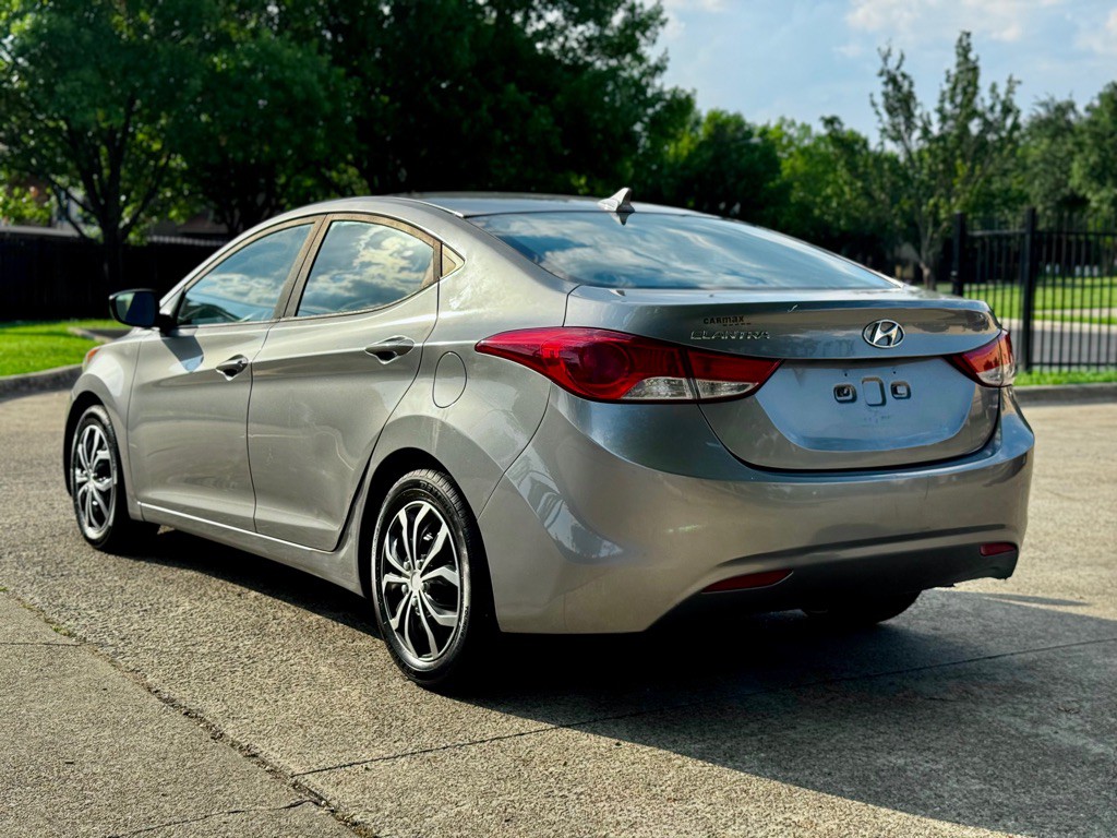 2012 Hyundai Elantra Image 4