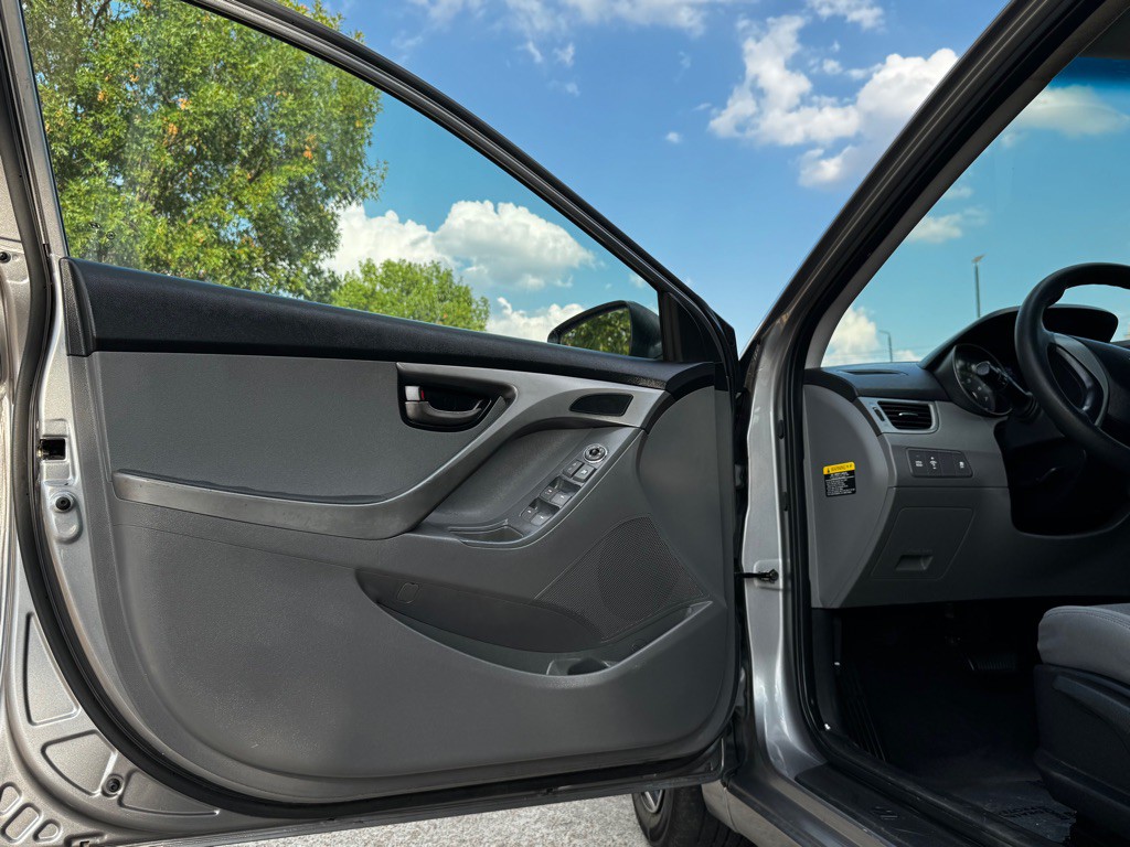 2012 Hyundai Elantra Image 5