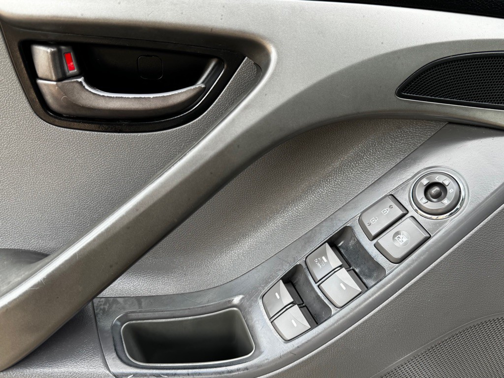 2012 Hyundai Elantra Image 6