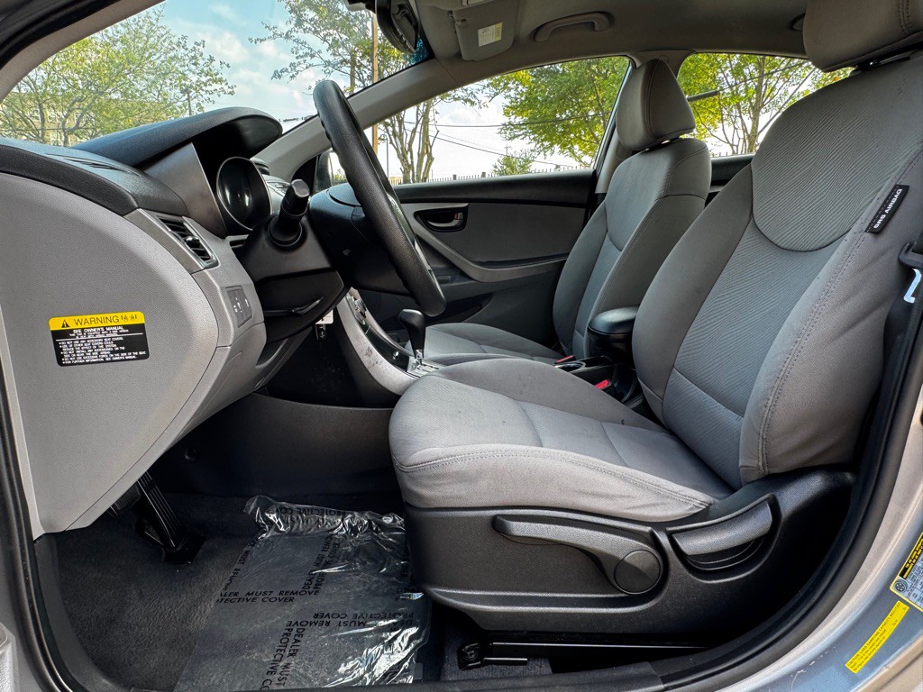 2012 Hyundai Elantra Image 7