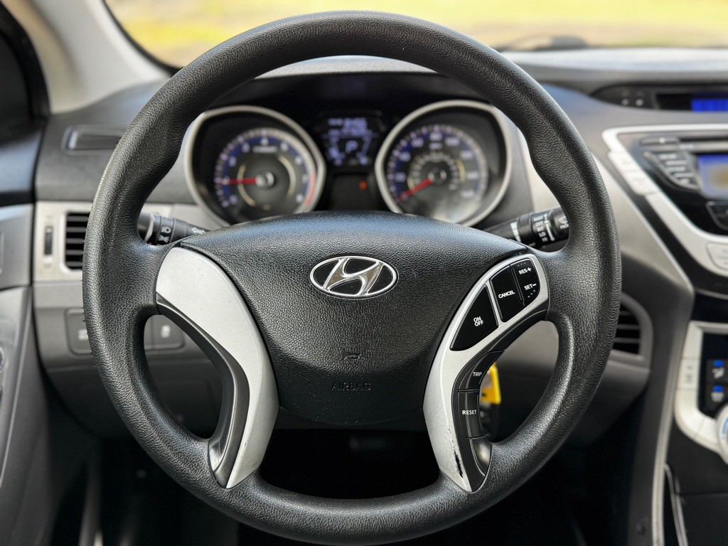2012 Hyundai Elantra Image 9