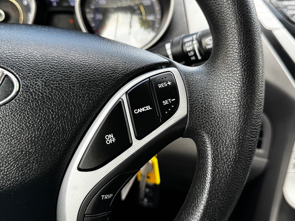 2012 Hyundai Elantra Image 10