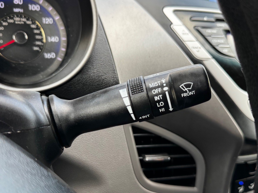 2012 Hyundai Elantra Image 12