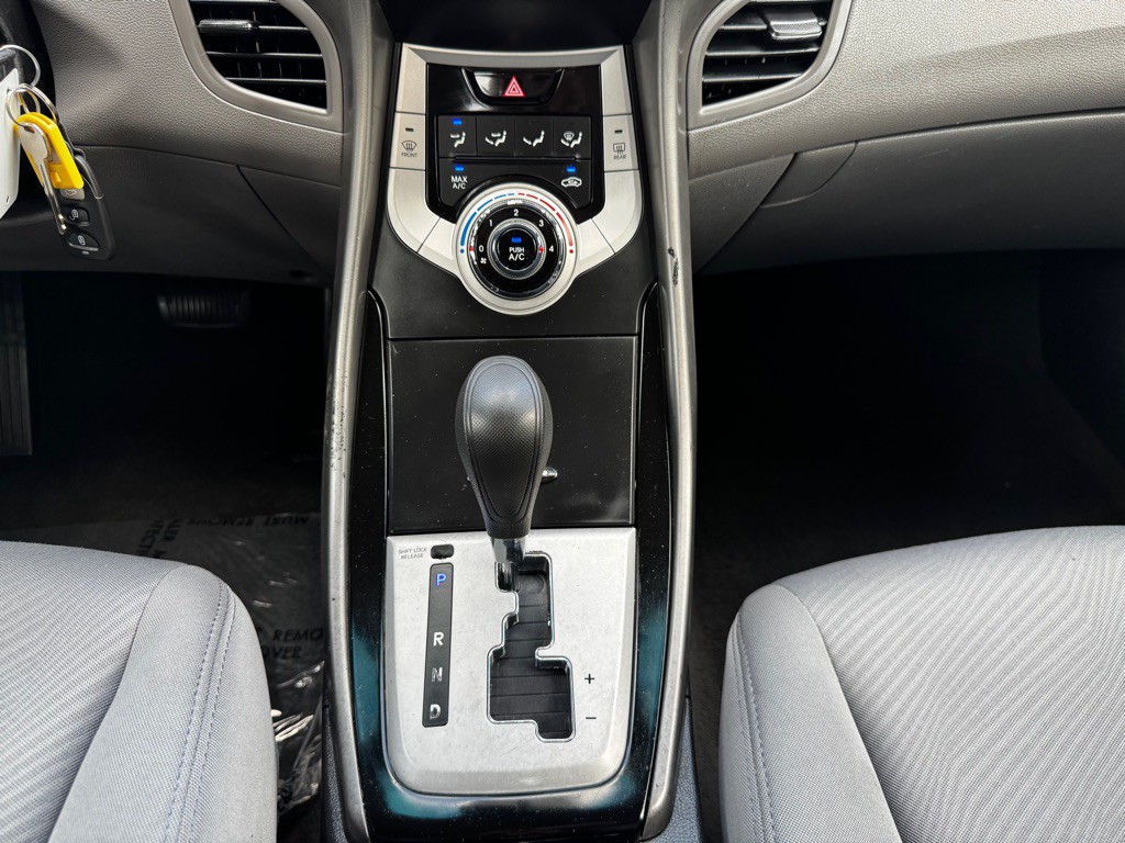 2012 Hyundai Elantra Image 15