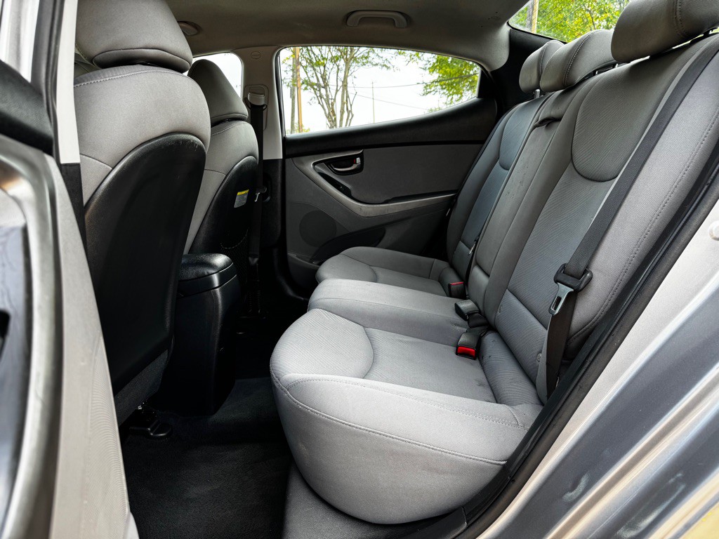 2012 Hyundai Elantra Image 18