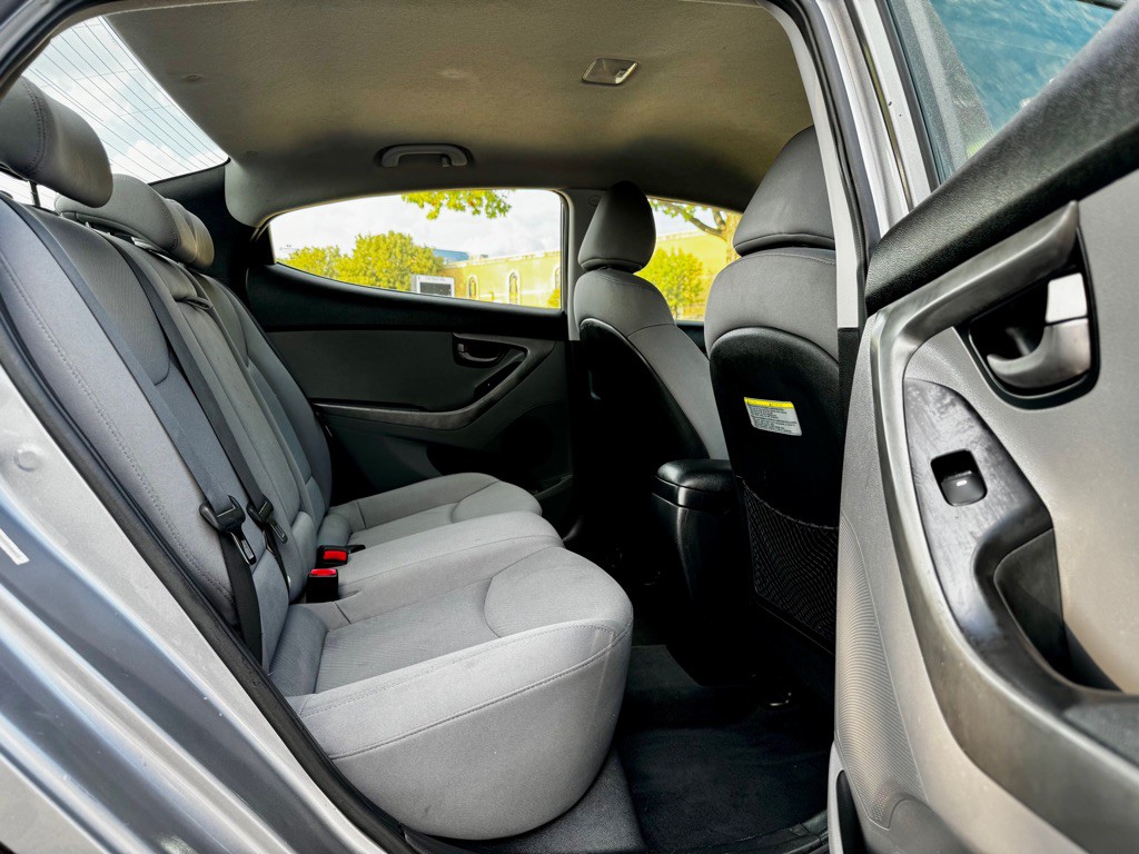 2012 Hyundai Elantra Image 20