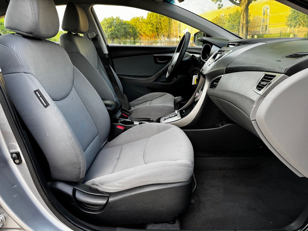 2012 Hyundai Elantra Image 22