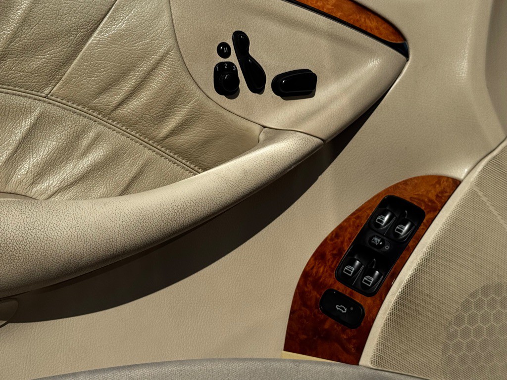 2005 Mercedes-Benz CLK-Class Image 7