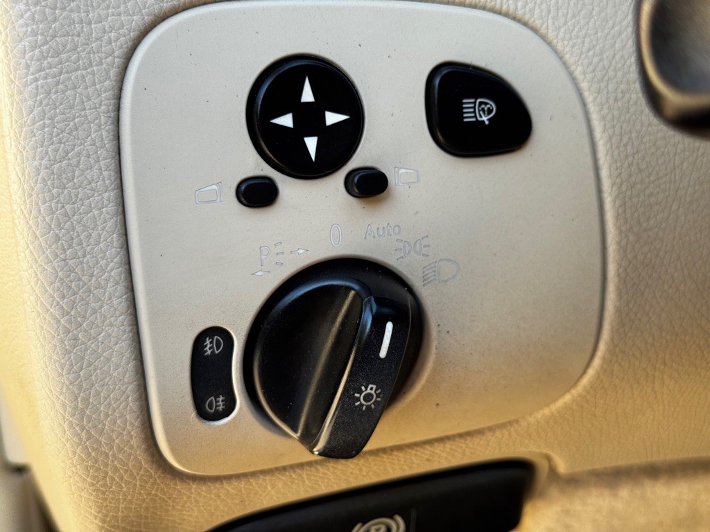 2005 Mercedes-Benz CLK-Class Image 8