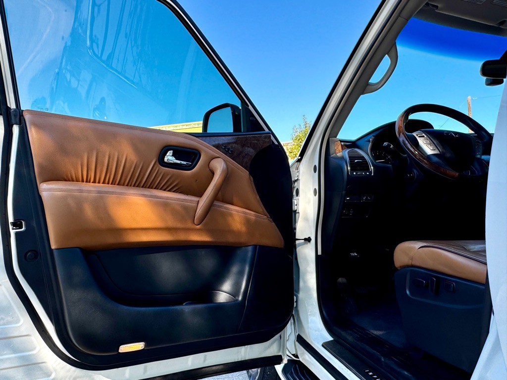2016 INFINITI QX80 Image 5