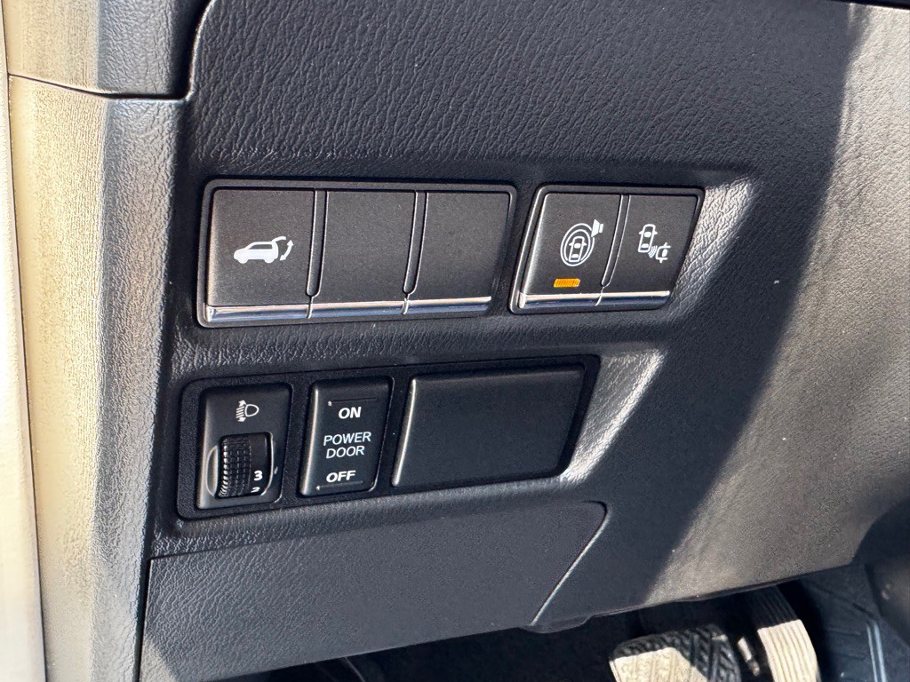 2016 INFINITI QX80 Image 9