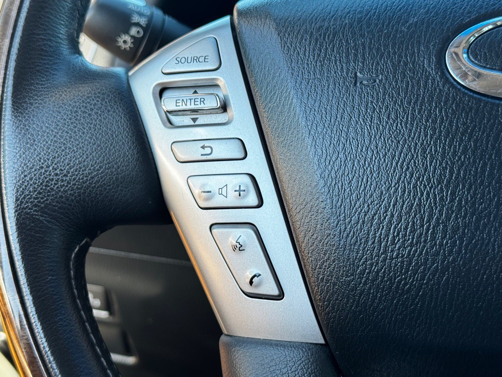 2016 INFINITI QX80 Image 11