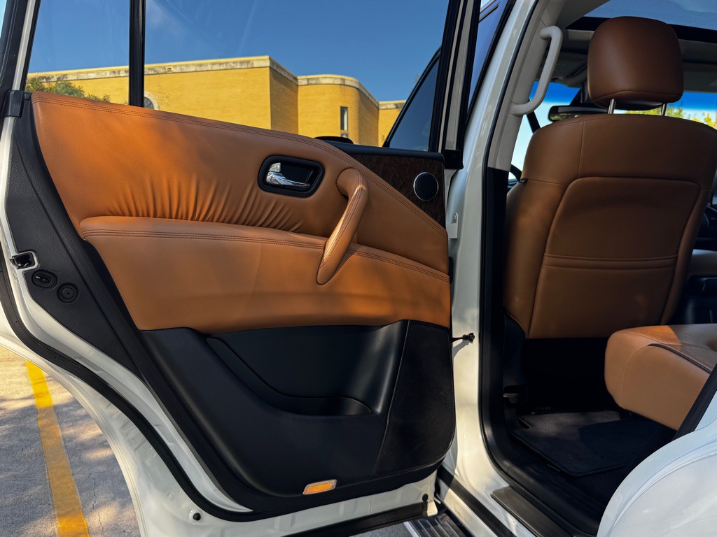 2016 INFINITI QX80 Image 23
