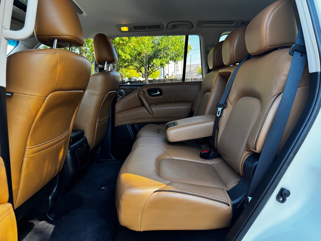 2016 INFINITI QX80 Image 24