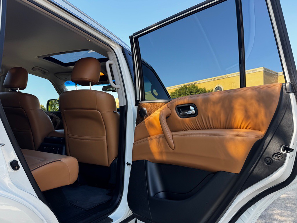 2016 INFINITI QX80 Image 26