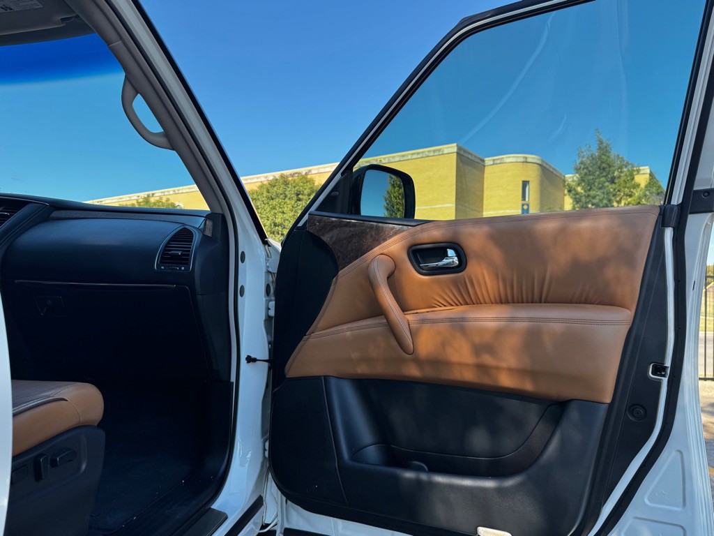 2016 INFINITI QX80 Image 28