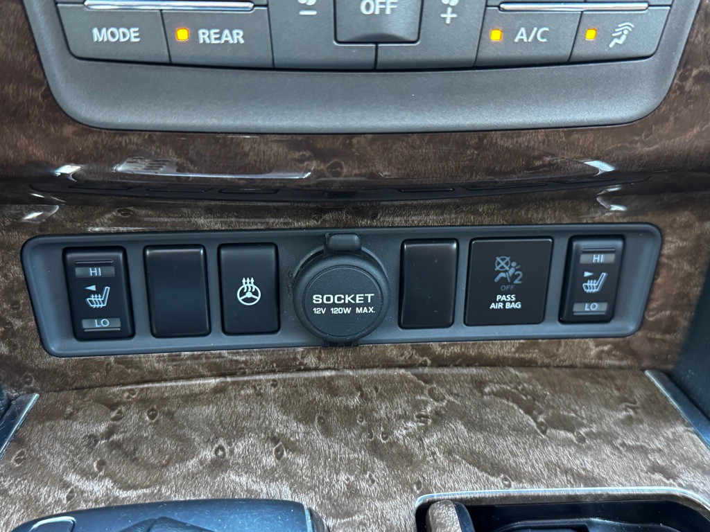 2016 INFINITI QX80 Image 30