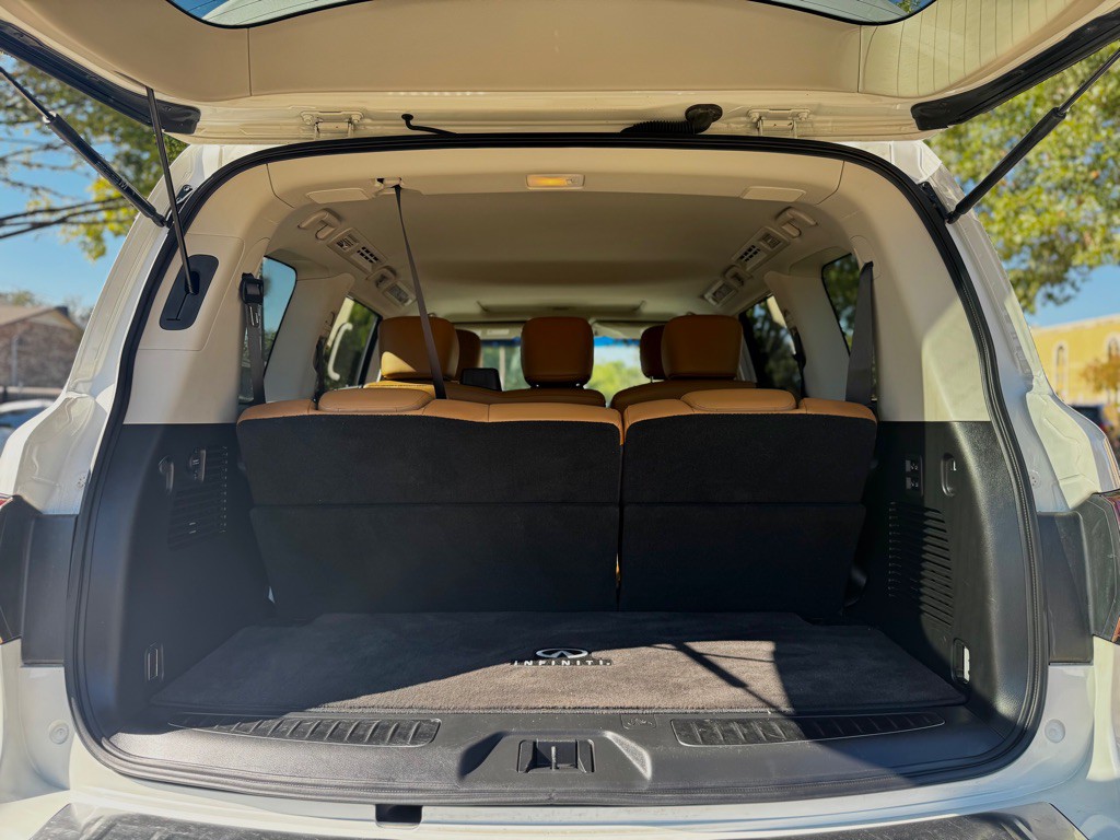 2016 INFINITI QX80 Image 31