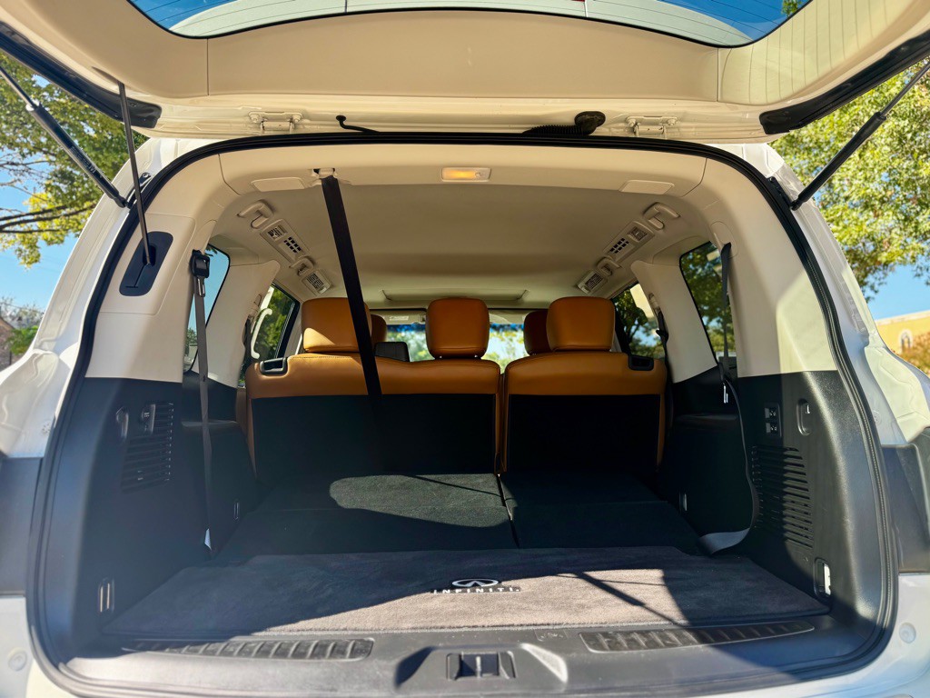2016 INFINITI QX80 Image 32