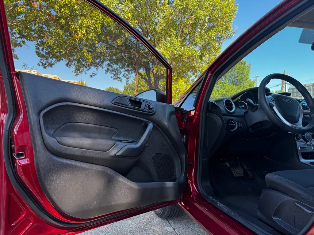 2017 Ford Fiesta Image 5