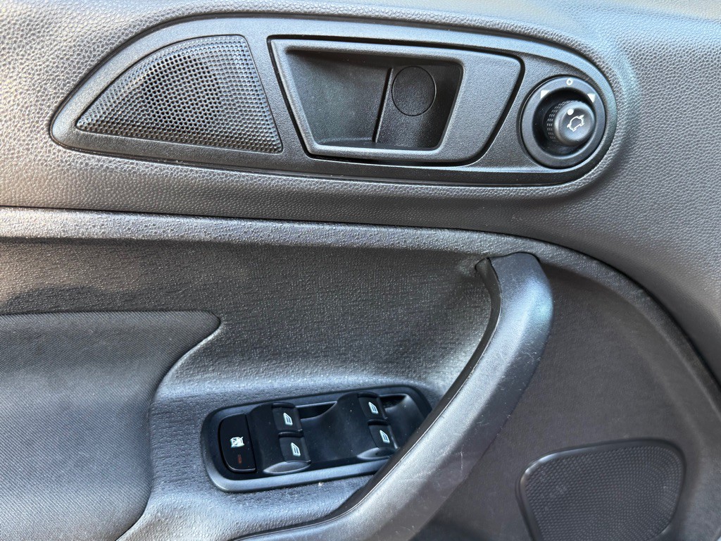 2017 Ford Fiesta Image 6