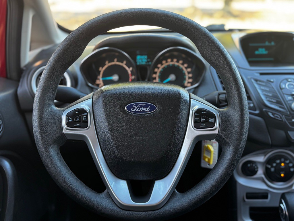 2017 Ford Fiesta Image 9