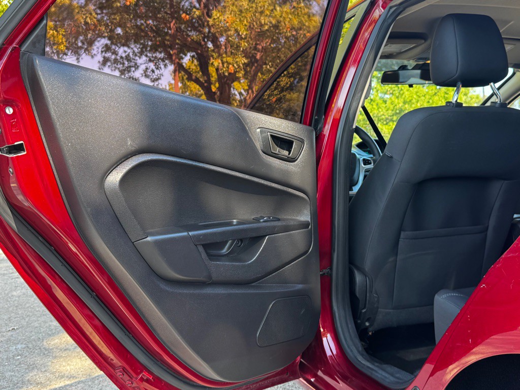2017 Ford Fiesta Image 21