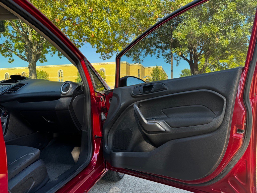 2017 Ford Fiesta Image 25