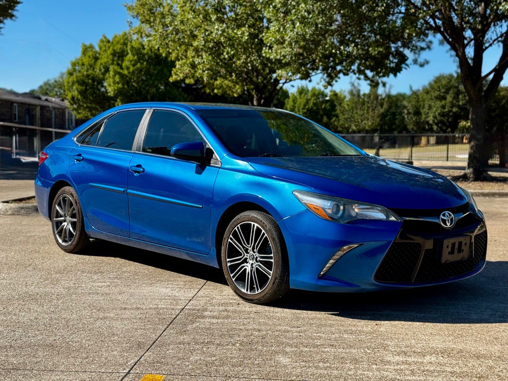 2016 Toyota Camry Image 2