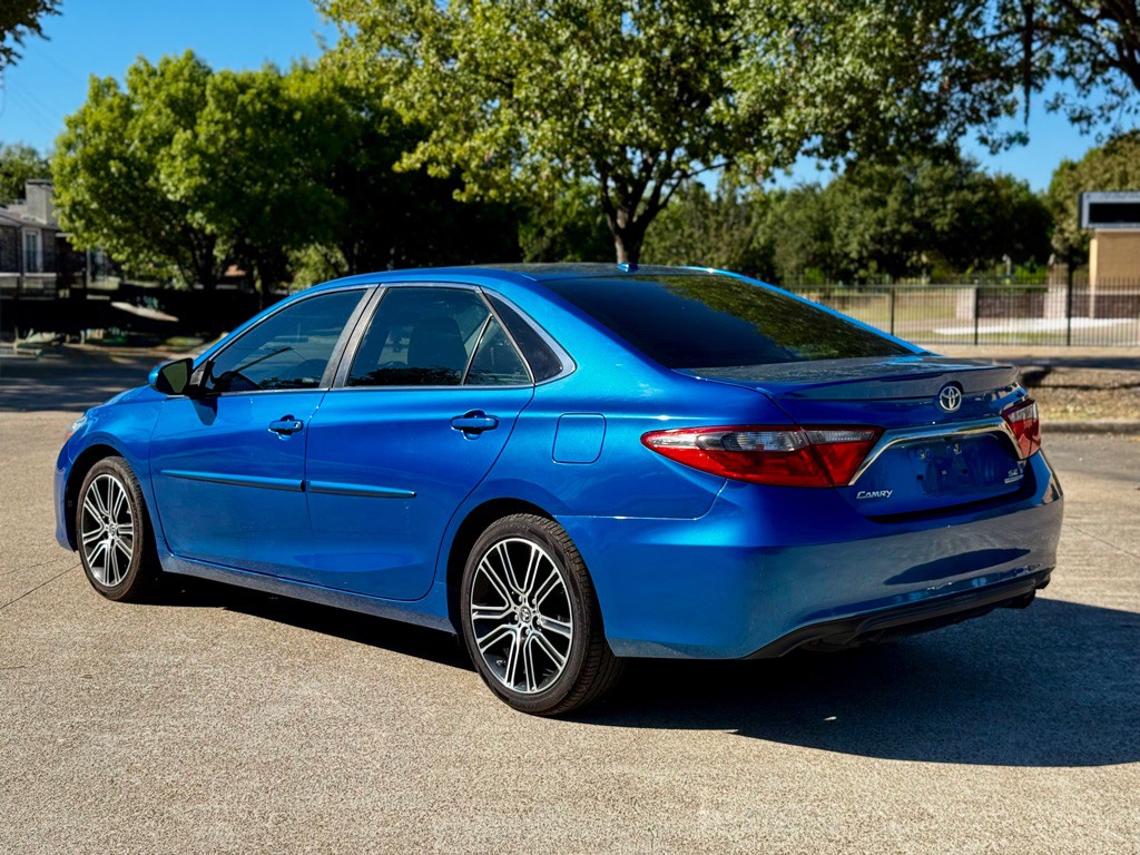 2016 Toyota Camry Image 4