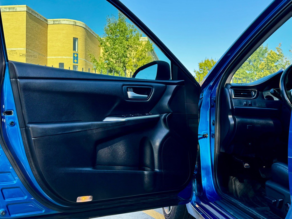 2016 Toyota Camry Image 5