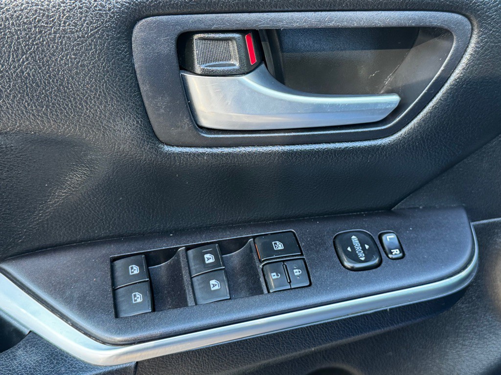 2016 Toyota Camry Image 6