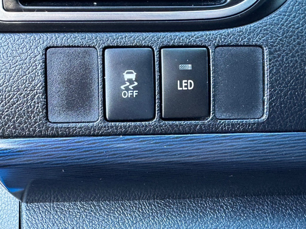 2016 Toyota Camry Image 8