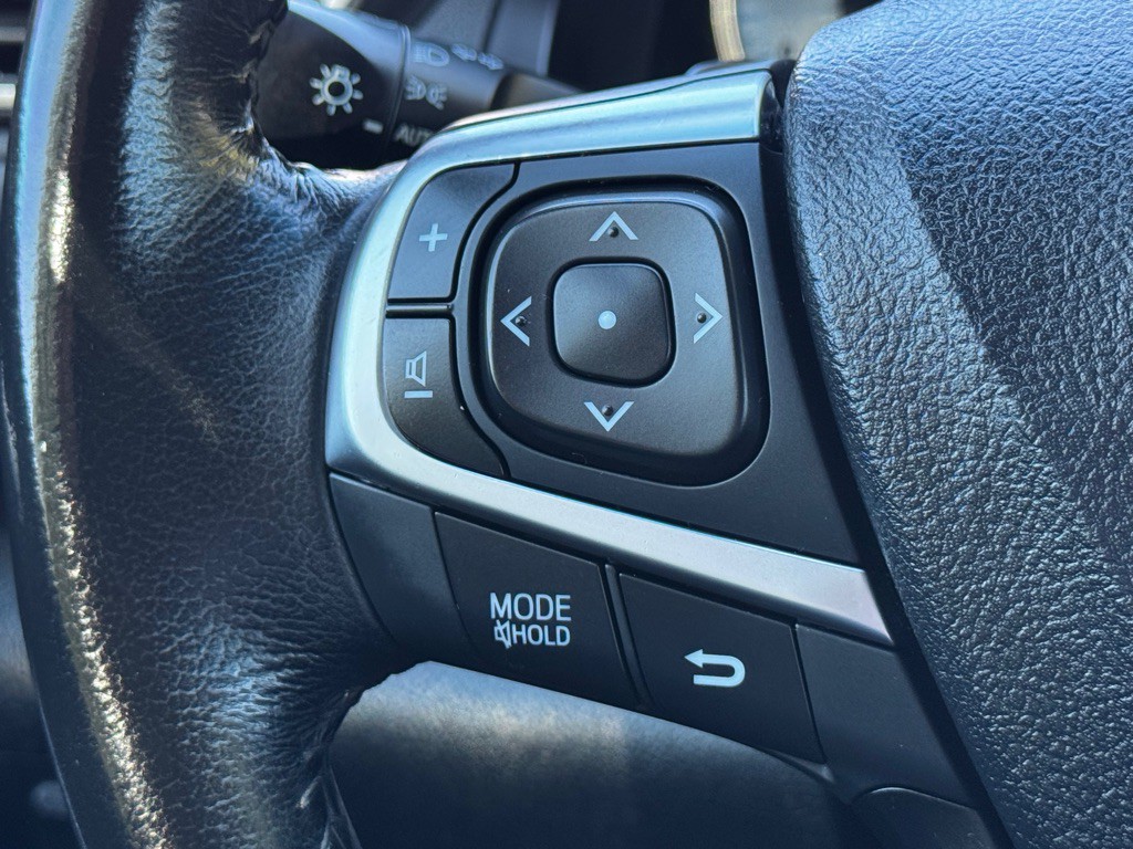 2016 Toyota Camry Image 10