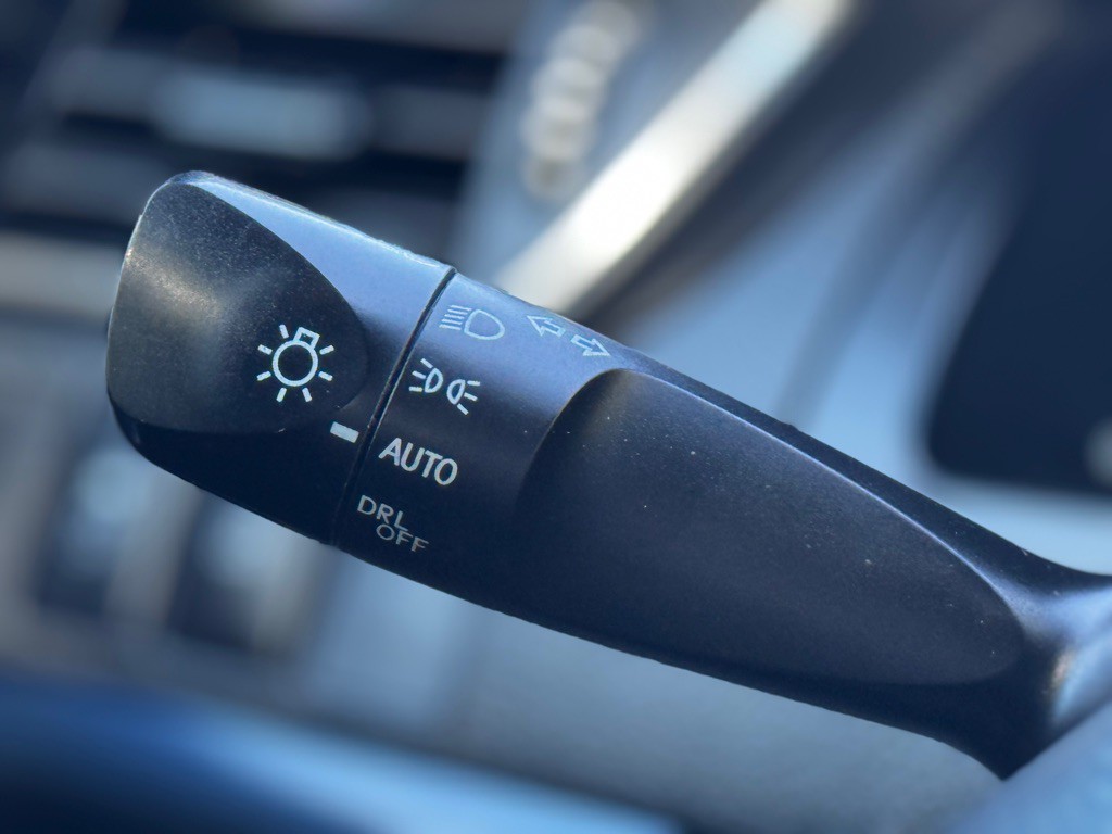 2016 Toyota Camry Image 12