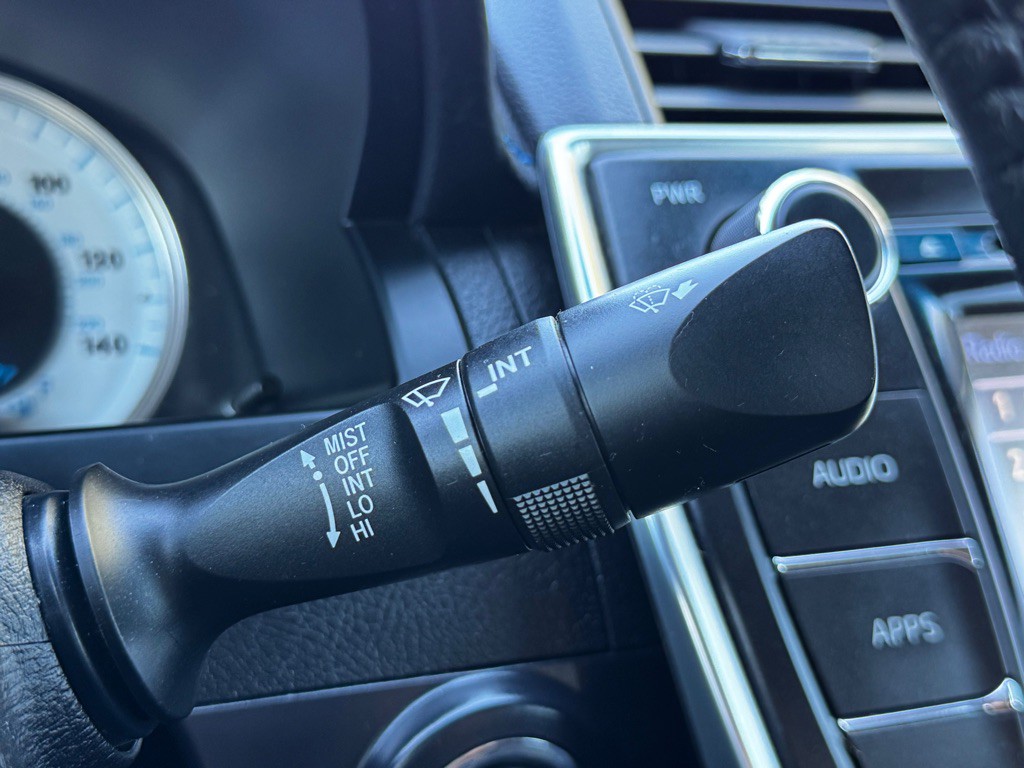 2016 Toyota Camry Image 13