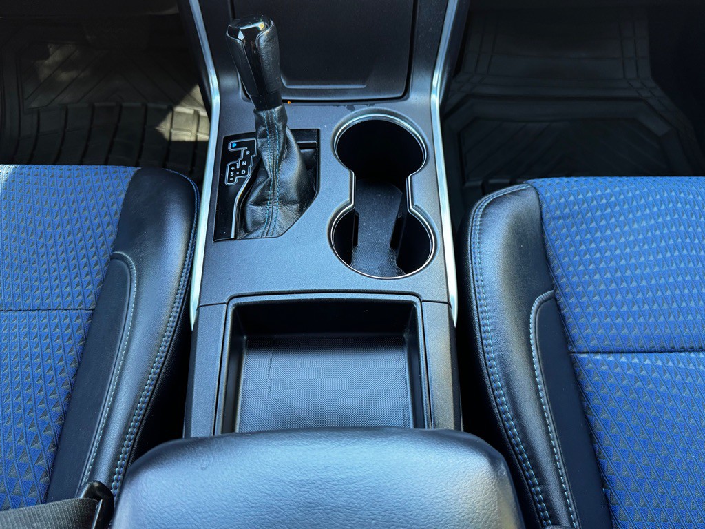 2016 Toyota Camry Image 16