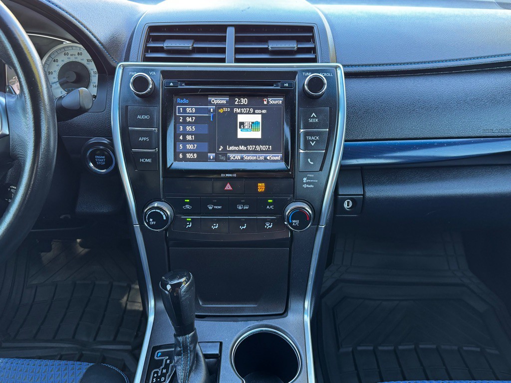 2016 Toyota Camry Image 17