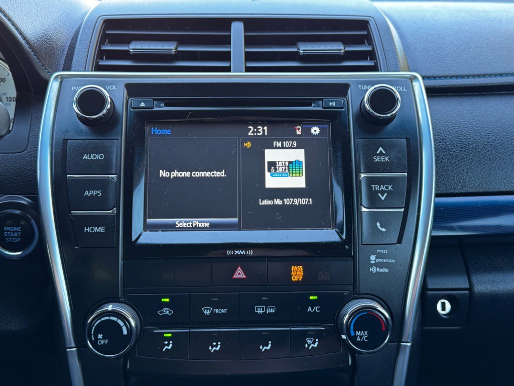 2016 Toyota Camry Image 18