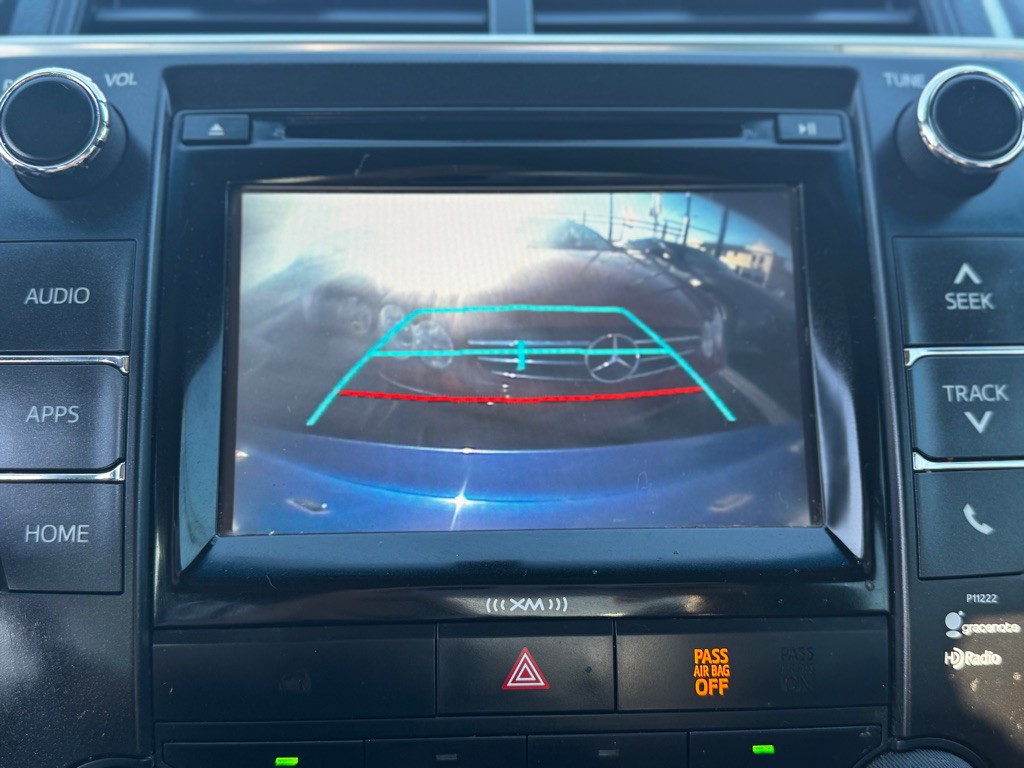 2016 Toyota Camry Image 19