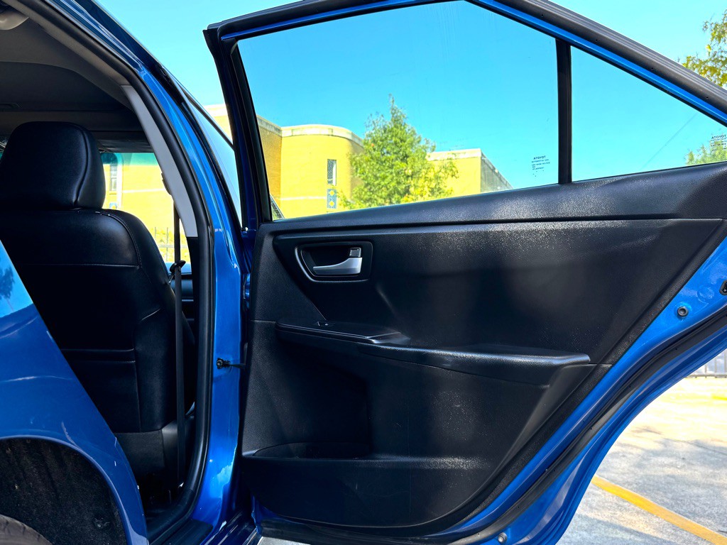 2016 Toyota Camry Image 22