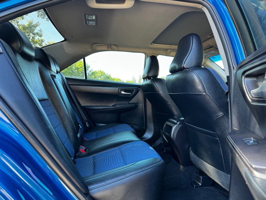 2016 Toyota Camry Image 23